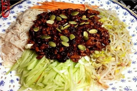 用辣椒酱调凉菜吃